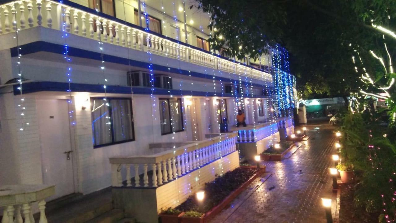 The Blue Lagoon Resort Lonavala Exterior photo