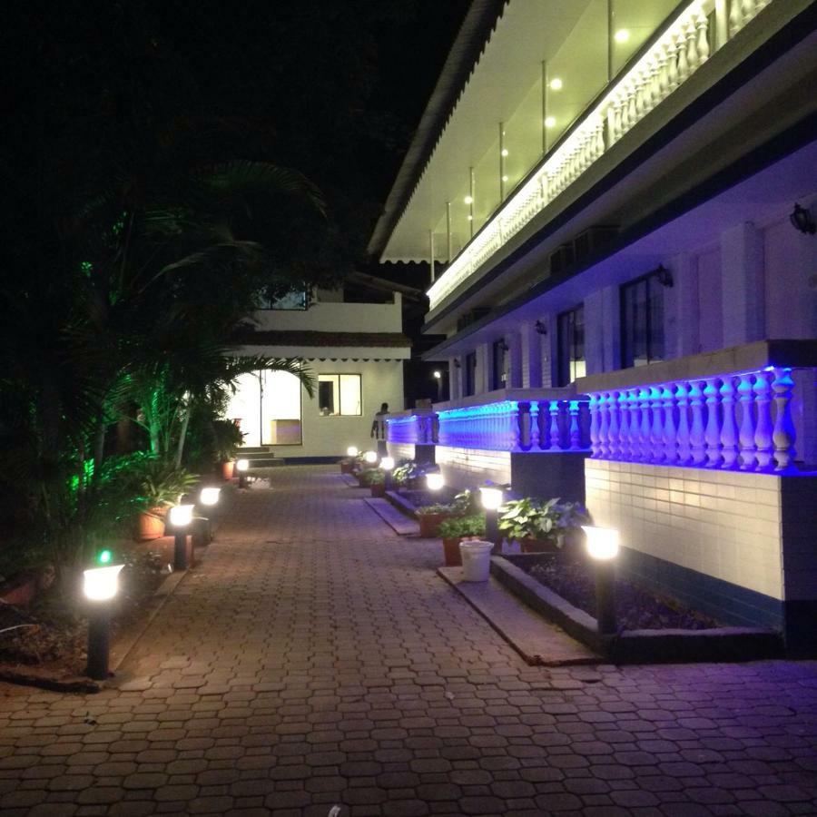 The Blue Lagoon Resort Lonavala Exterior photo